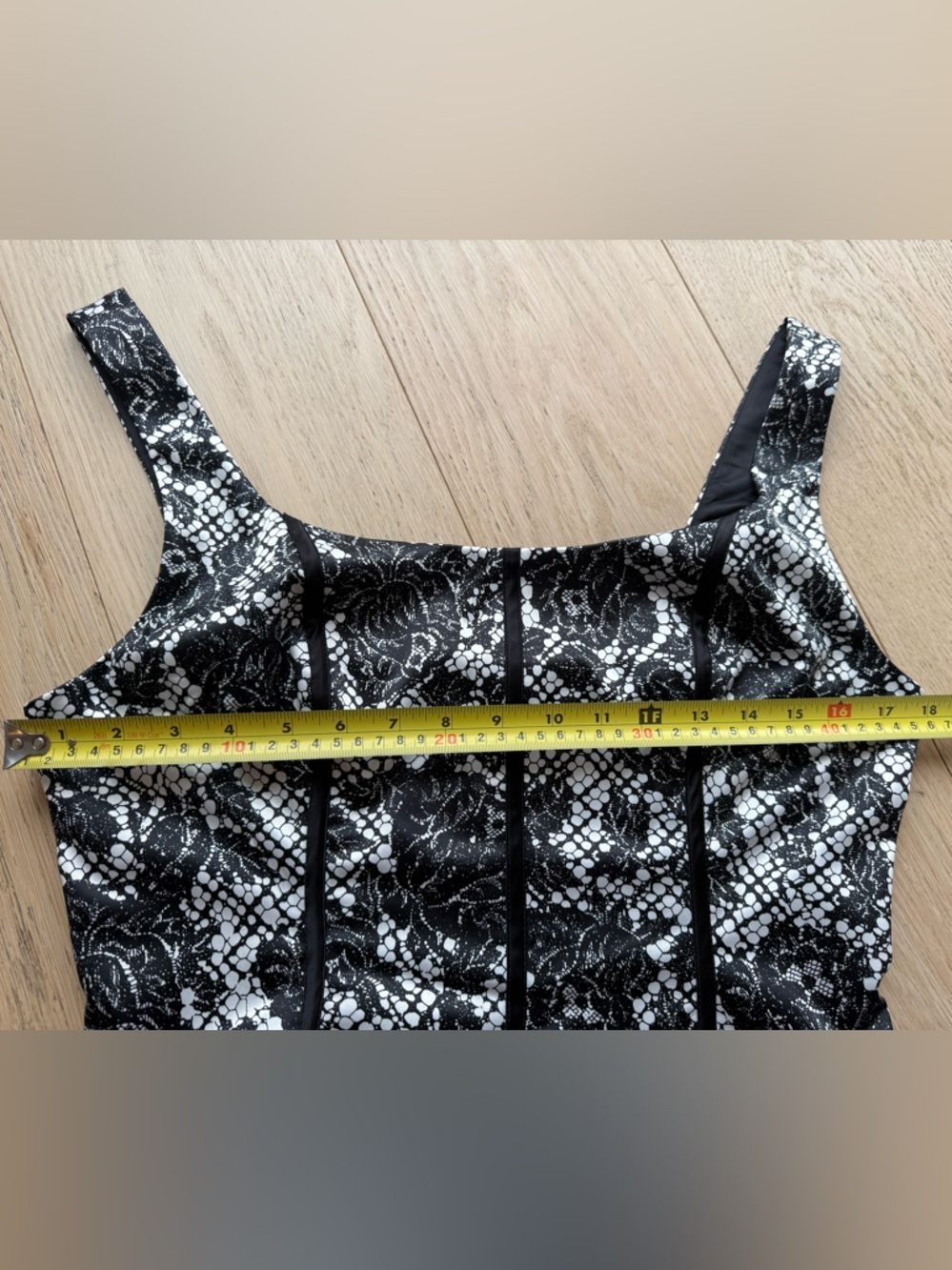 NWOT GUESS Black & White Lace Bodycon Dress 🔥 Sculpting Panel Mini - Picture 8 of 8